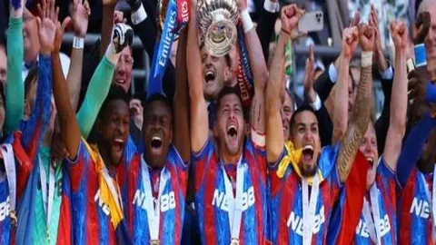 《顶级豪门争相追逐，格雷茨卡坚定留队：荣耀时刻，我心属拜仁》